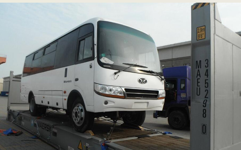 xe bus quá khổ cẩu lên container Flat Rack