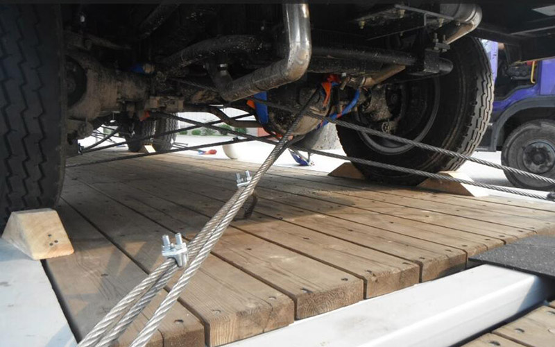 lashing gầm xe bus quá khổ bằng cáp thép