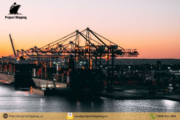 Phụ phí và Local Charge tại Việt Nam