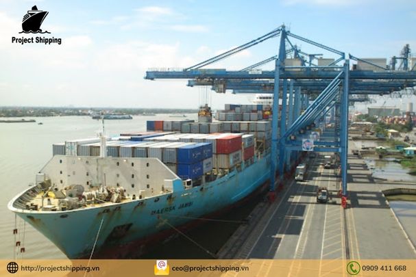 Phụ phí và Local Charge tại Việt Nam