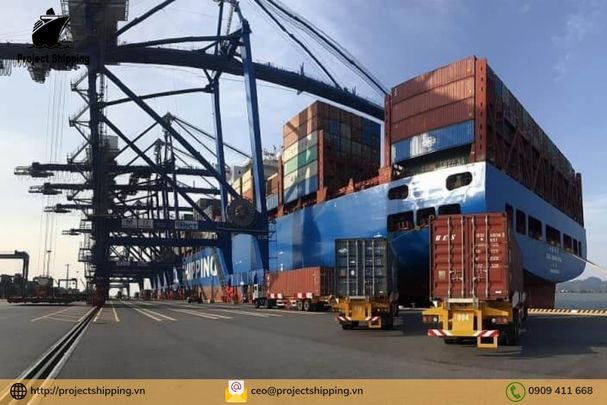 Phụ phí và Local Charge tại Việt Nam