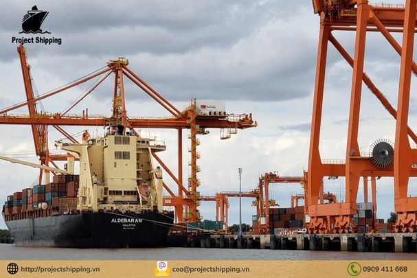 Phụ phí và Local Charge tại Việt Nam