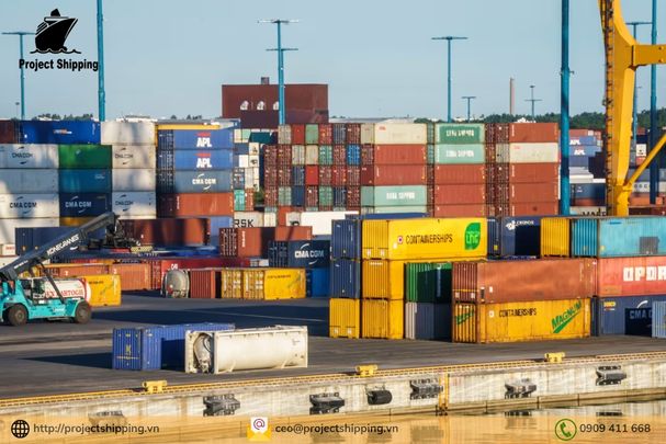 Phụ phí và Local Charge tại Việt Nam