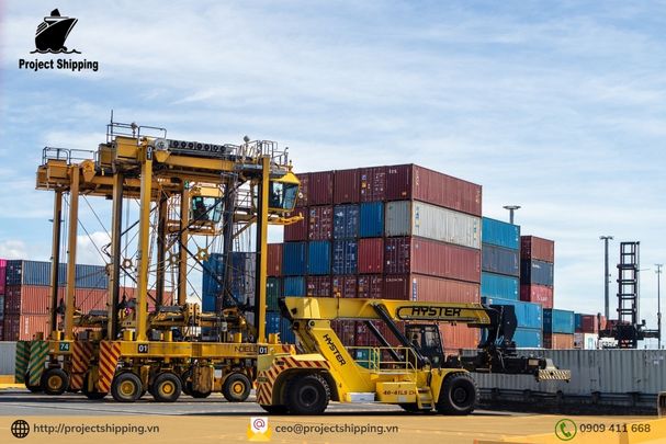 Phụ phí và Local Charge tại Việt Nam