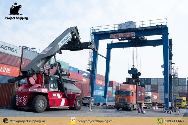 Phụ phí và Local Charge tại Việt Nam