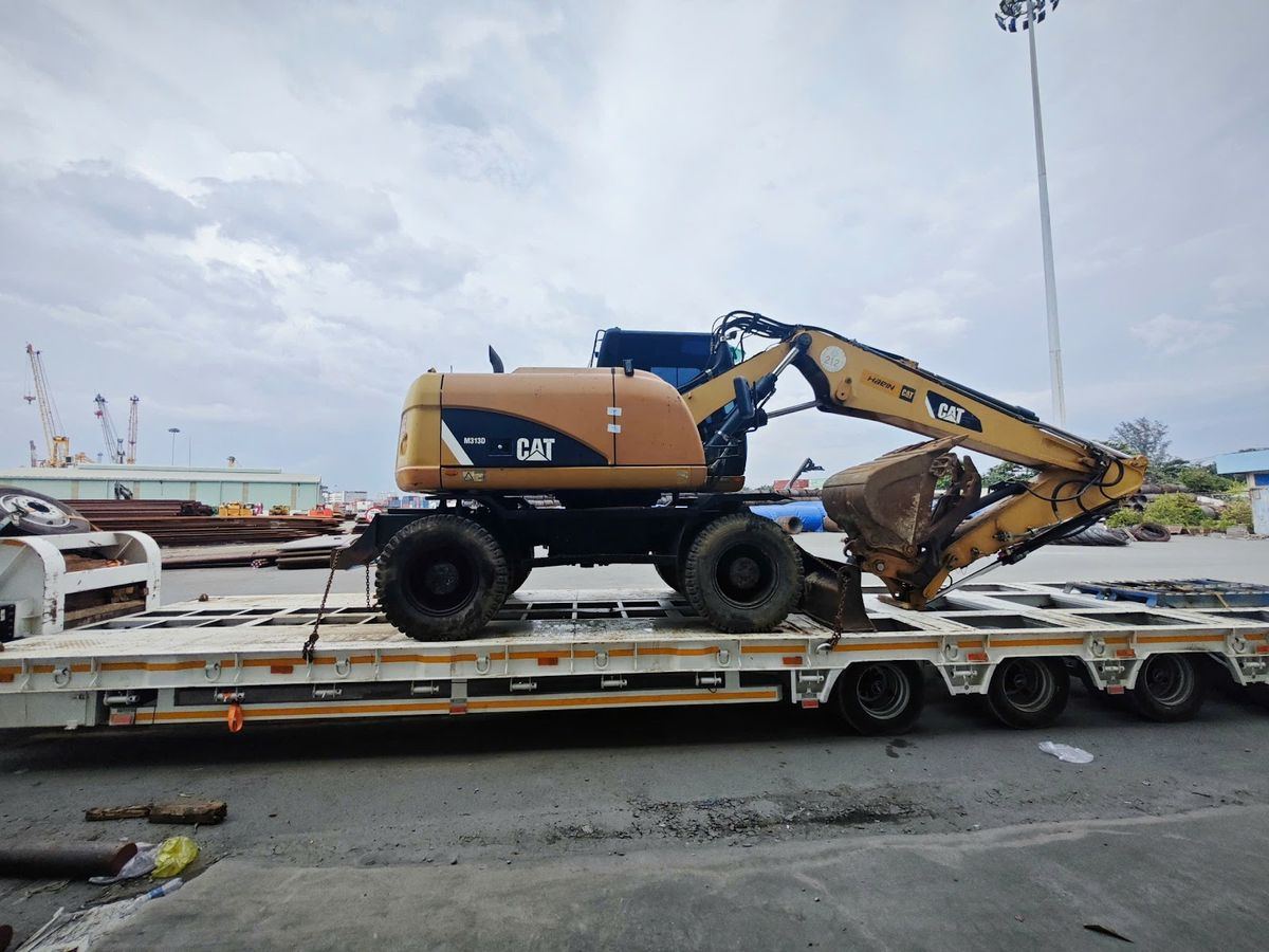 Giá vận chuyển hàng quá khổ máy đào tại cảng Cát Lái
