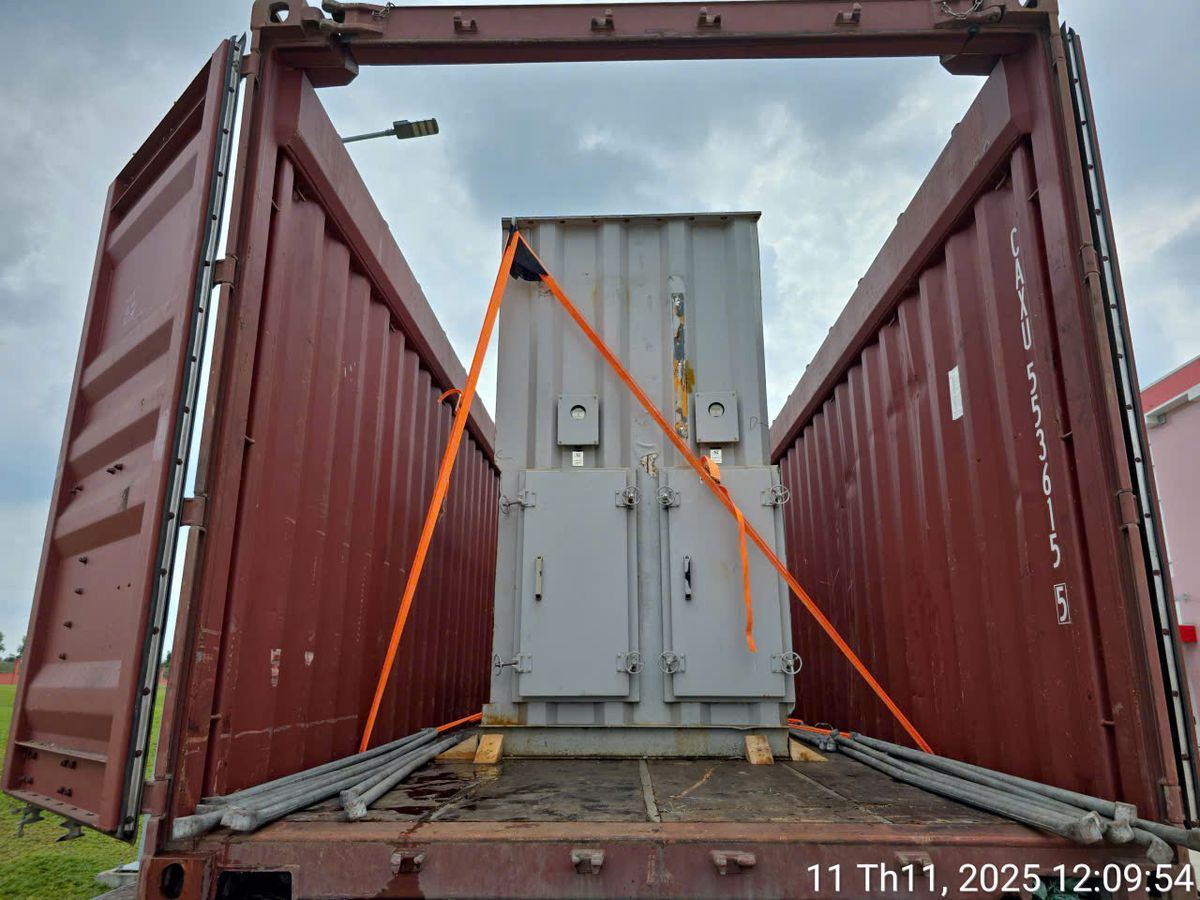 Container Opentop chở hàng quá khổ được lashing chằng buộc an toàn