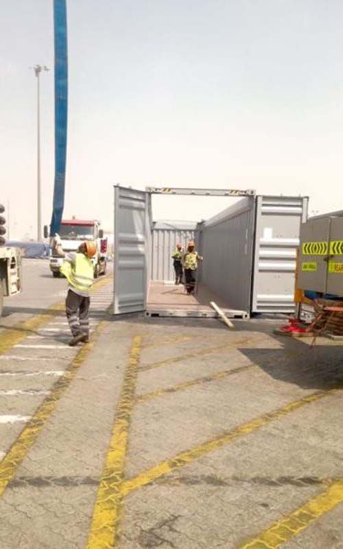 vận chuyển dự án dầu khí đóng hàng vào container tại cảng