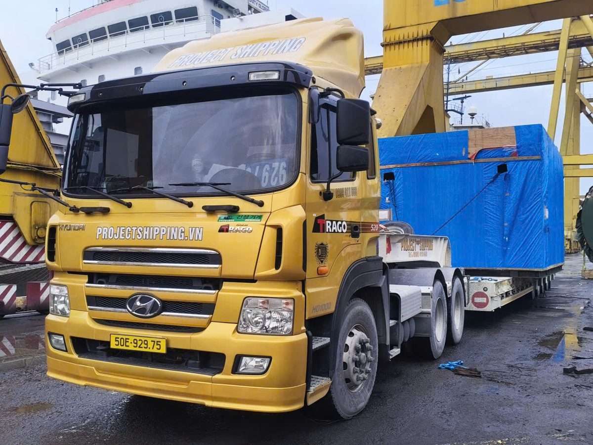 Vận chuyển hàng dự án: đầu kéo Project Shipping nhận kiện thiết bị nhà máy tại cảng