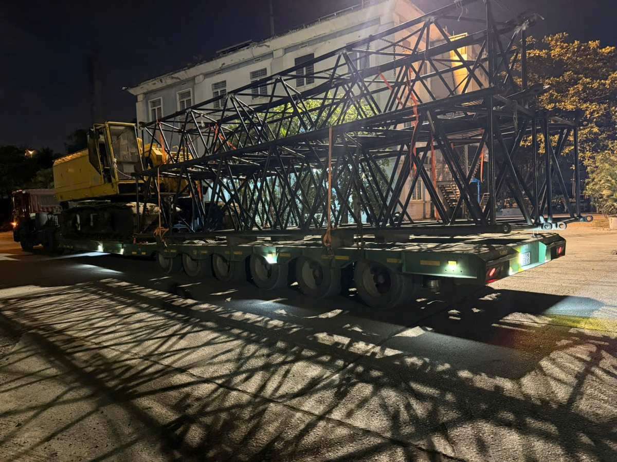 Vận chuyển xe cẩu Manitowoc-4600 an toàn đúng giấy phép lưu hành
