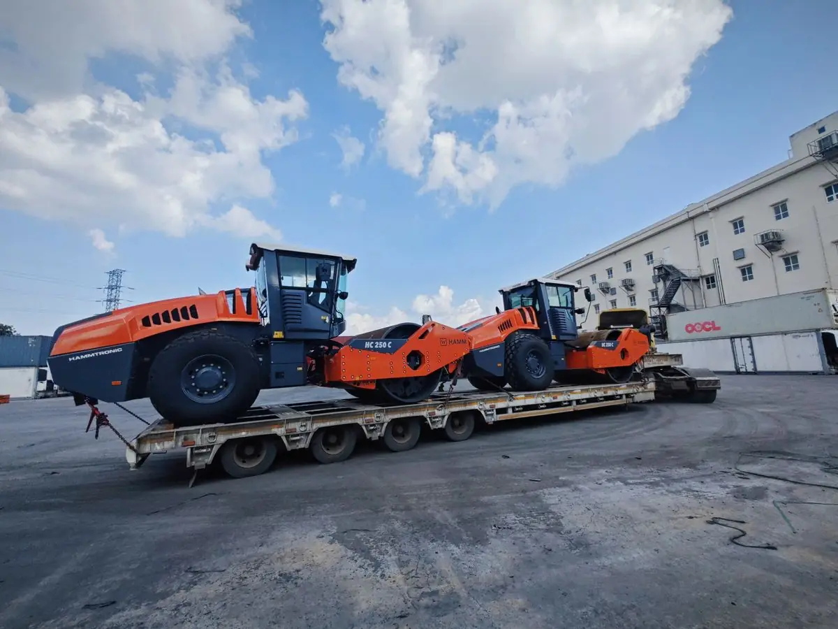2 xe lu trên mooc lowbed Project Shipping, cảng Cát Lái đi Đồng Nai