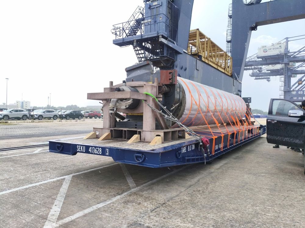Ro-Ro heavy lift: cylindrical unit over 60 t lashed on a Mafi roll trailer at SPCT port Ho Chi Minh City