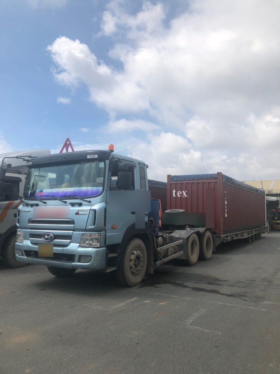 vận chuyển container open top 40 feet trên mooc sàn