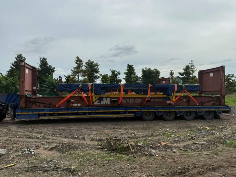 Vận chuyển flat rack Bình Dương: cont 40 flat rack chằng hàng bọc bạt trên mooc tại KCN Dĩ An