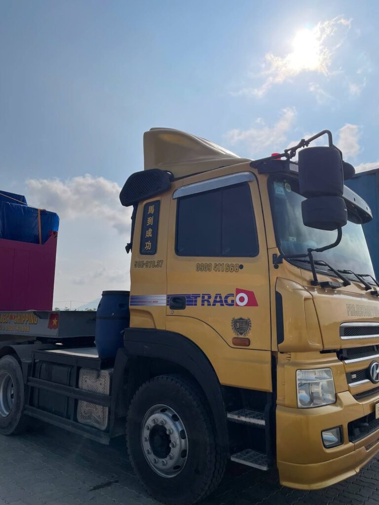Xe đầu kéo Project Shipping vận chuyển hàng quá khổ Long An