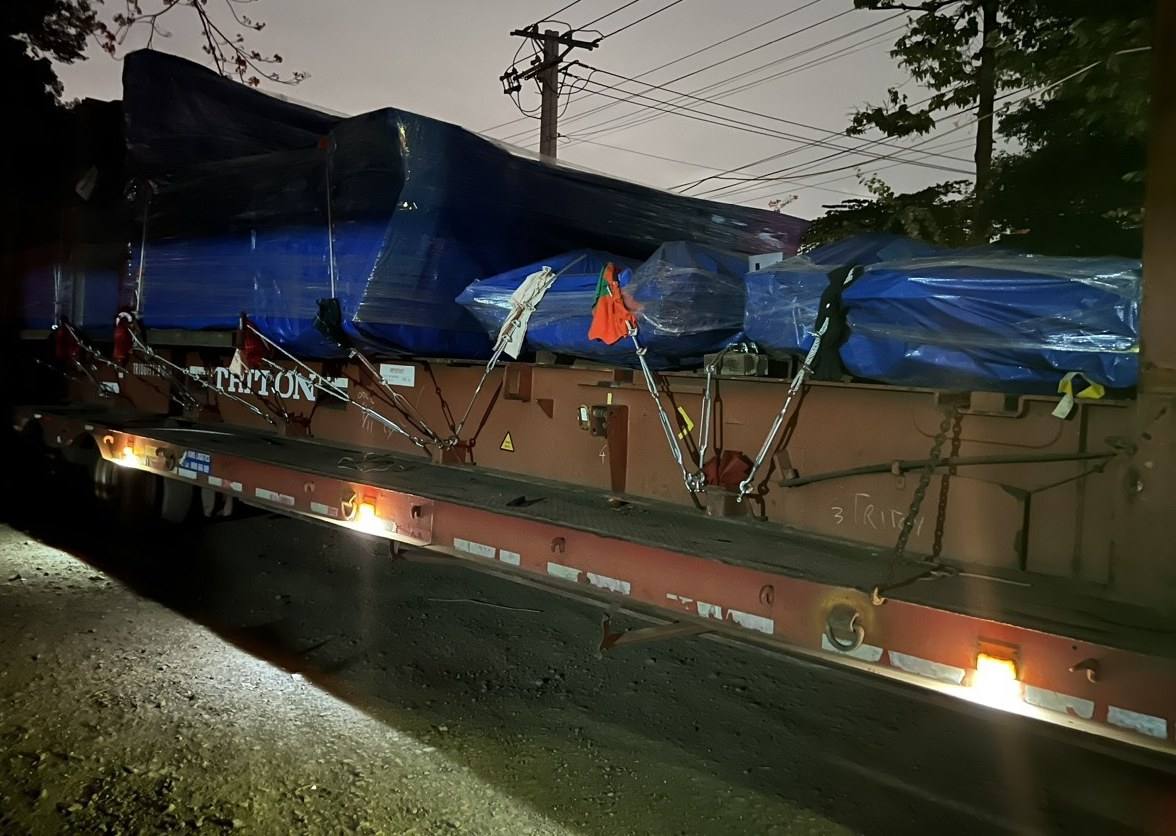chằng buộc kết cấu thép trên Flat Rack bằng xích tăng đơ