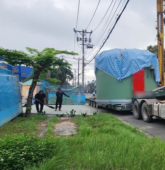 lò nung ủ trên mooc lùn trước nhà máy