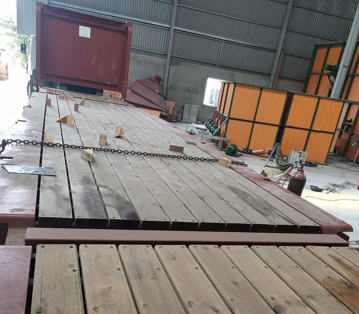 sàn Flat Rack sau khi dỡ máy giặt sấy